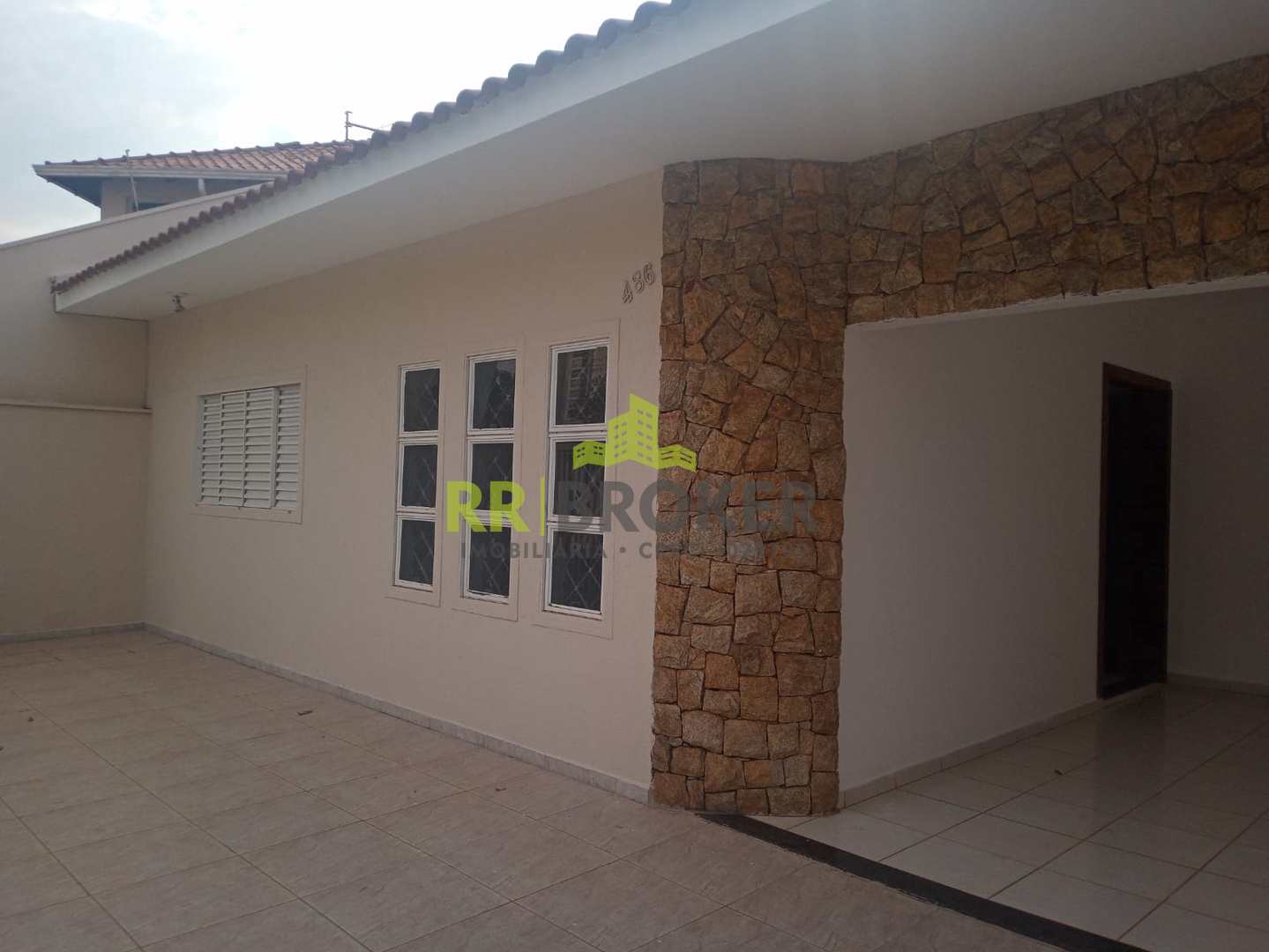 Casa à venda com 3 quartos, 297m² - Foto 2