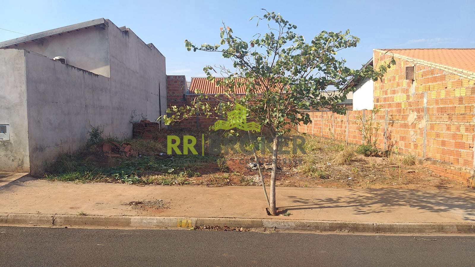 Terreno à venda, 200m² - Foto 1