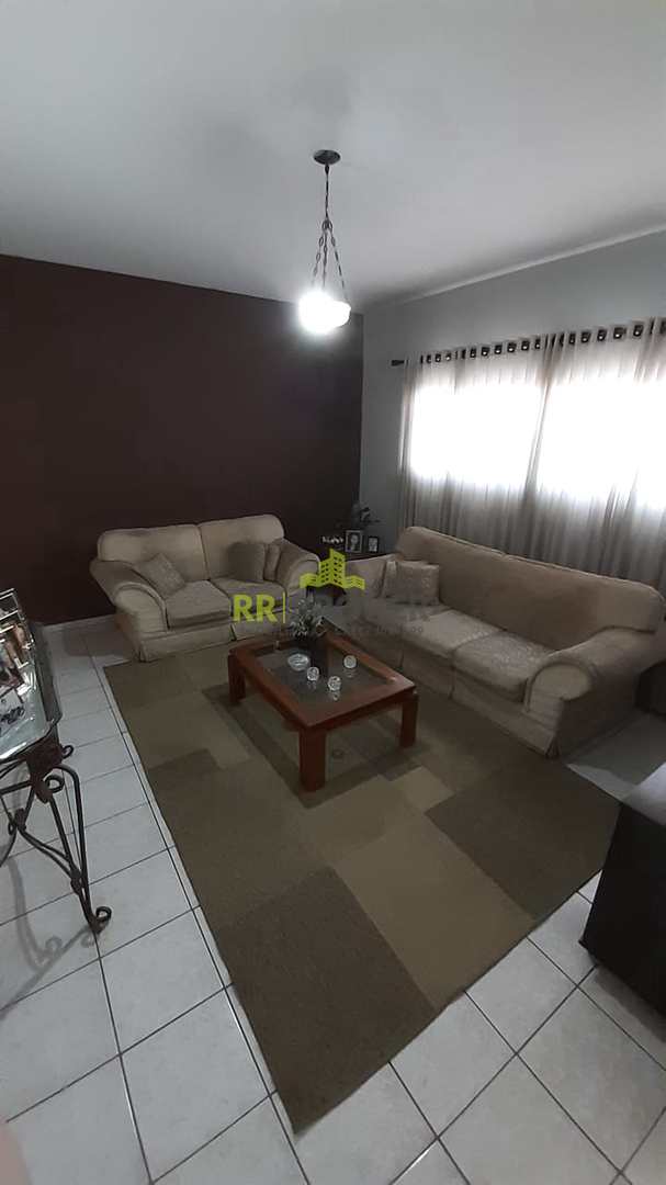 Casa à venda com 3 quartos, 200m² - Foto 1