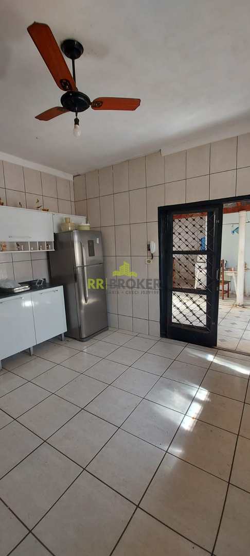 Casa à venda com 3 quartos, 245m² - Foto 14