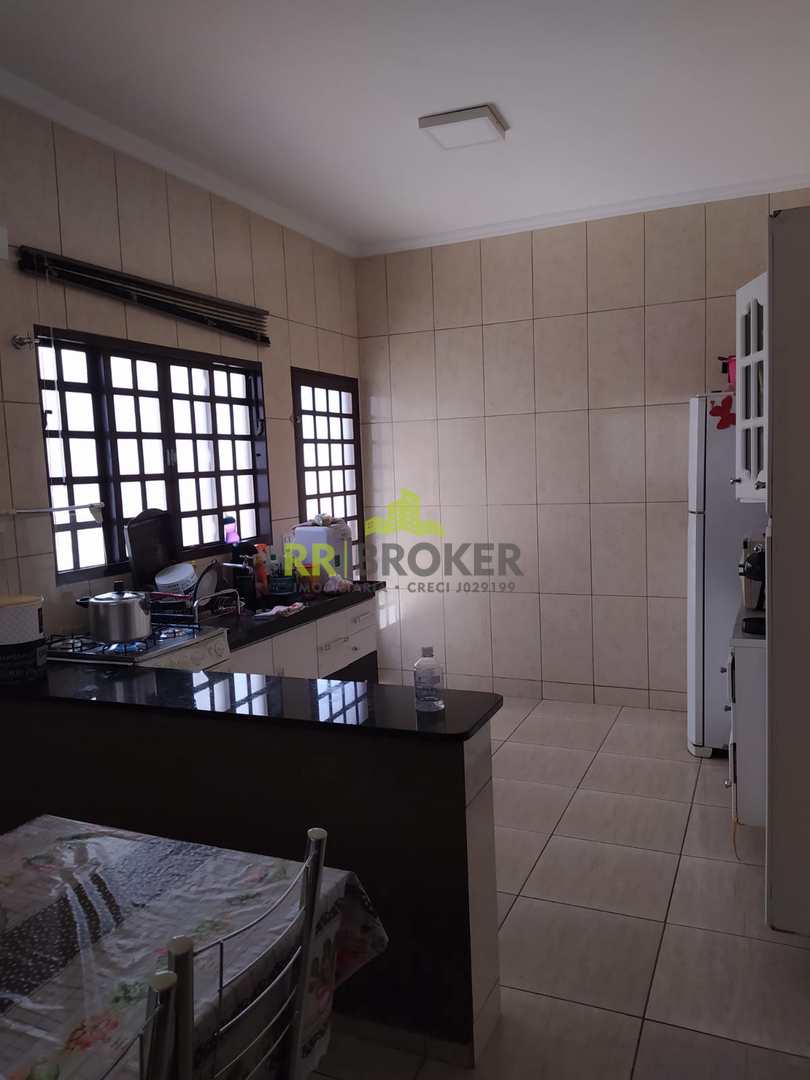 Casa à venda com 3 quartos, 250m² - Foto 3