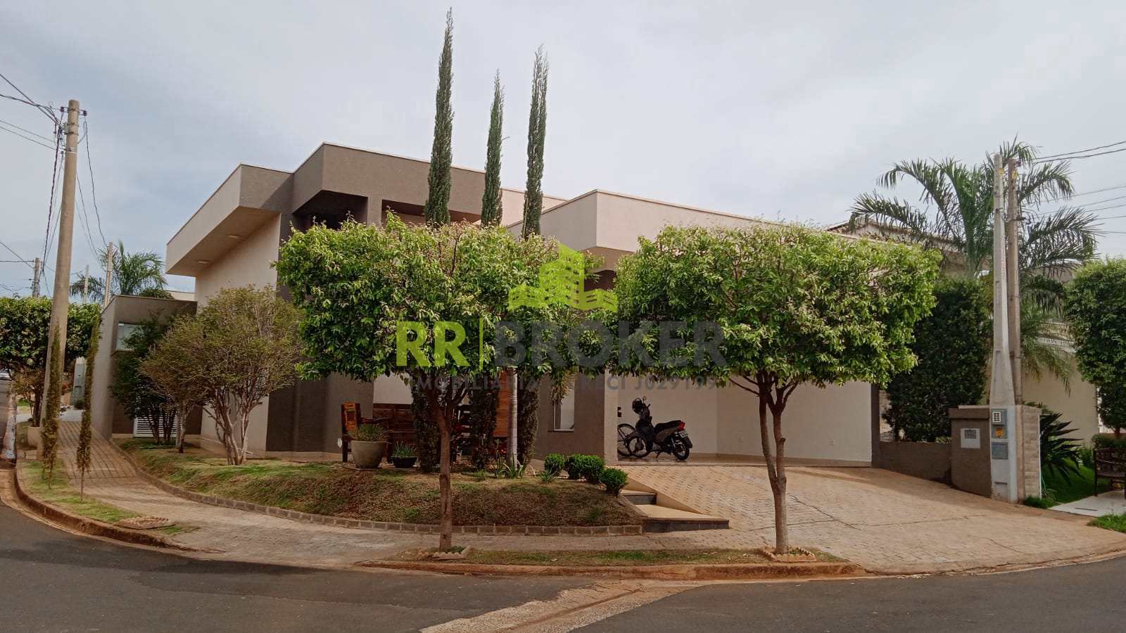 Casa de Condomínio à venda com 3 quartos, 200m² - Foto 1