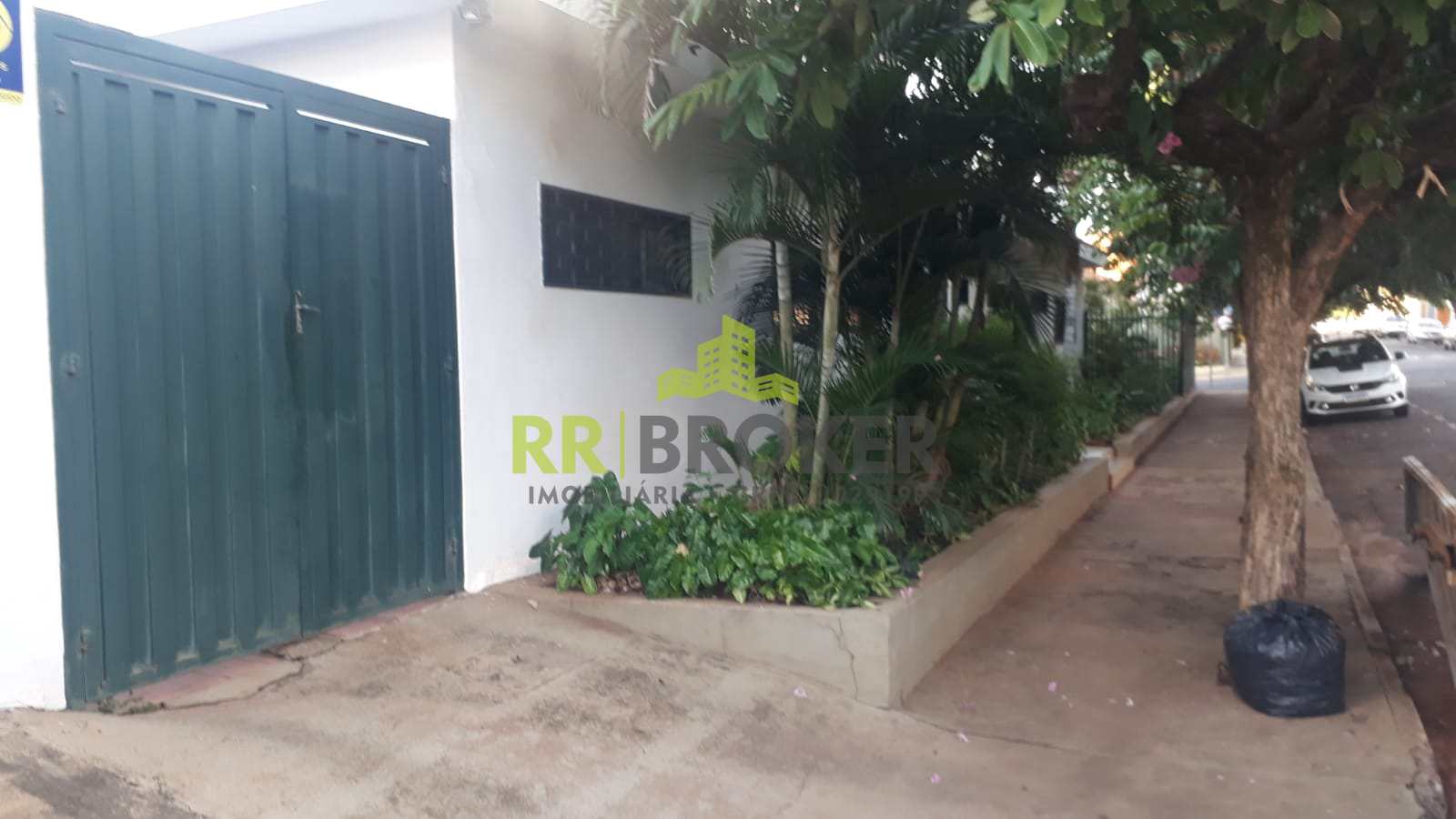 Casa para alugar com 4 quartos, 282m² - Foto 11