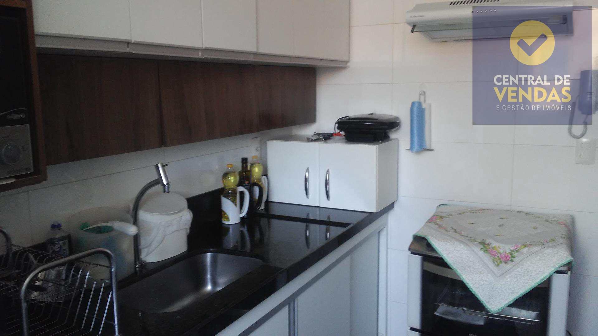 Apartamento à venda com 3 quartos, 81m² - Foto 2