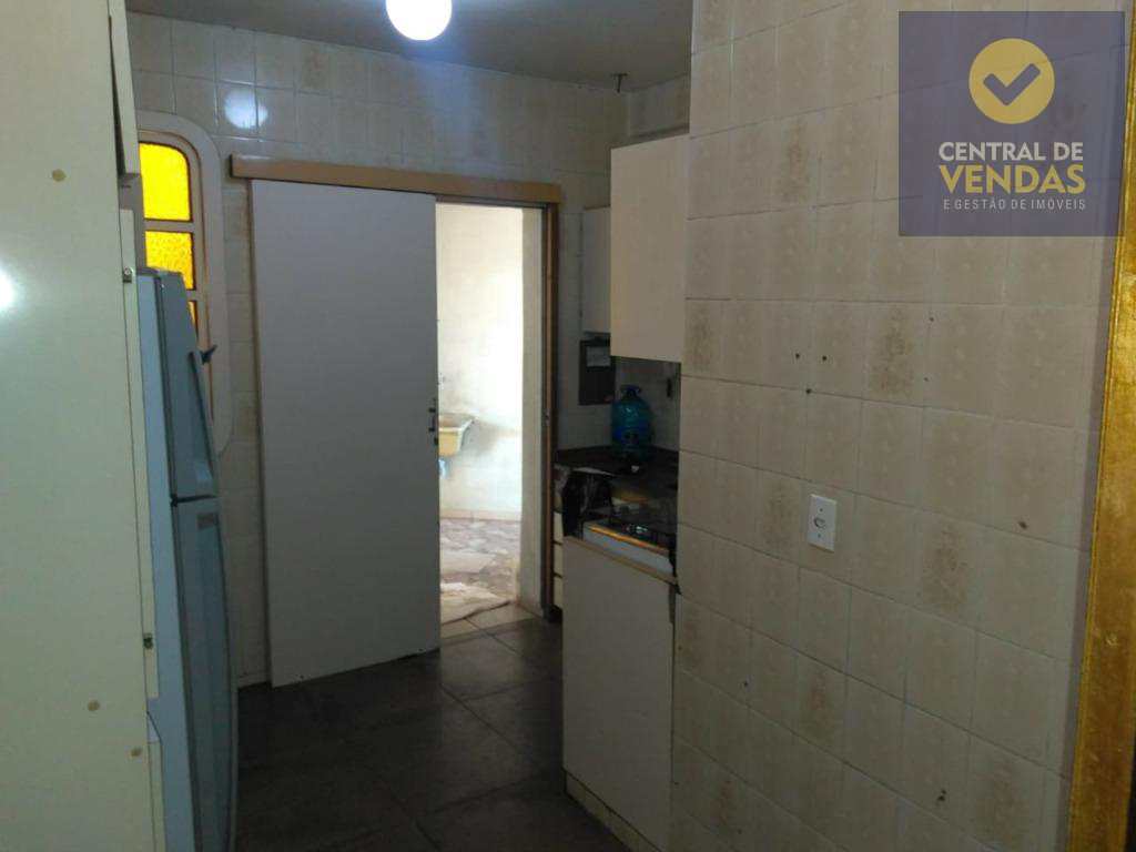 Casa à venda com 3 quartos, 360m² - Foto 11