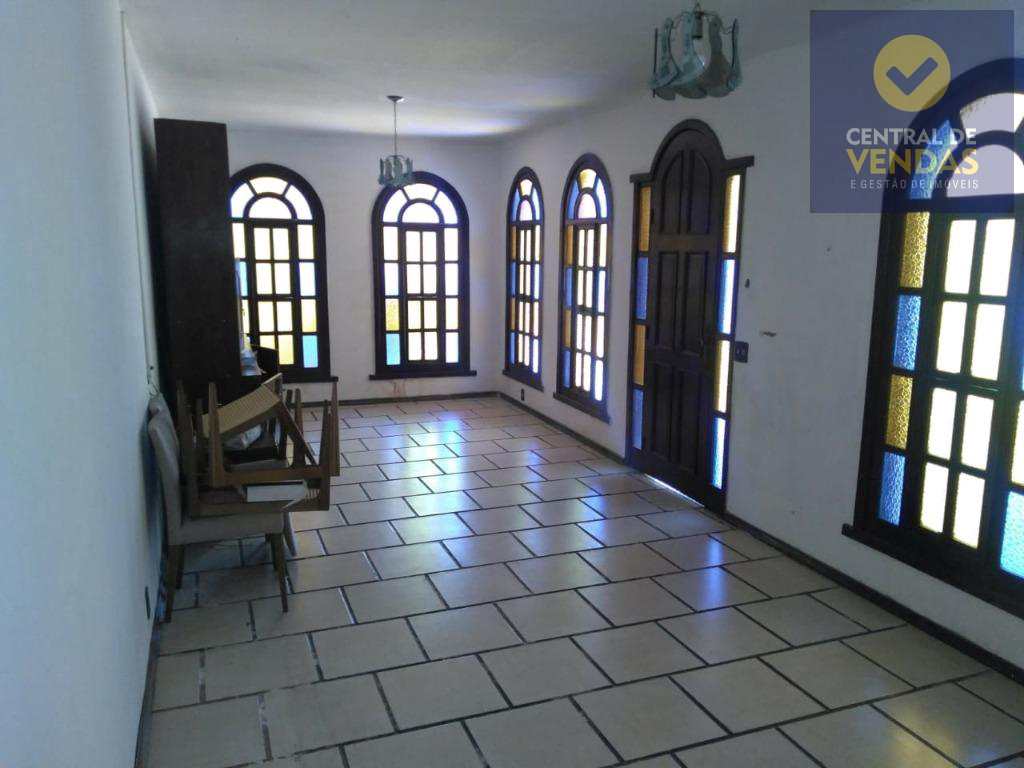 Casa à venda com 3 quartos, 360m² - Foto 1