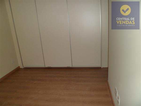 Apartamento à venda com 2 quartos, 72m² - Foto 3