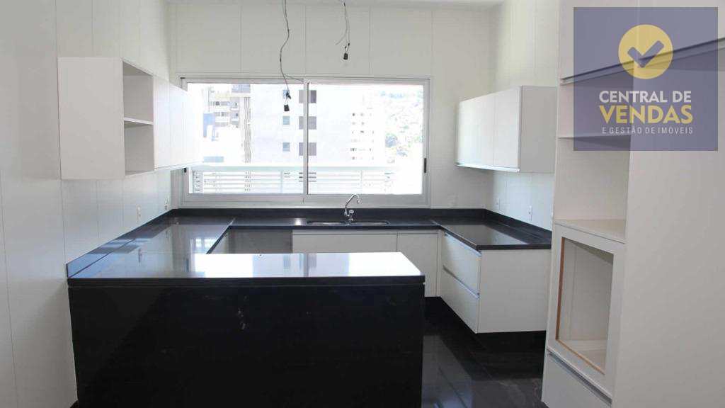 Apartamento à venda com 4 quartos, 265m² - Foto 2