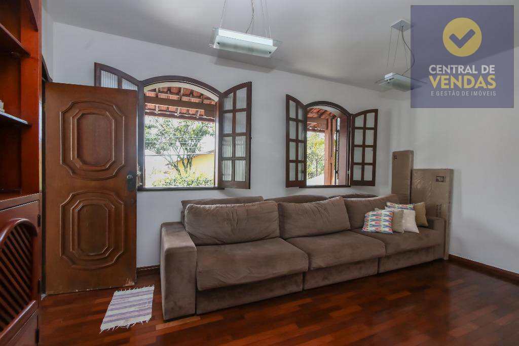 Casa à venda com 4 quartos, 360m² - Foto 1