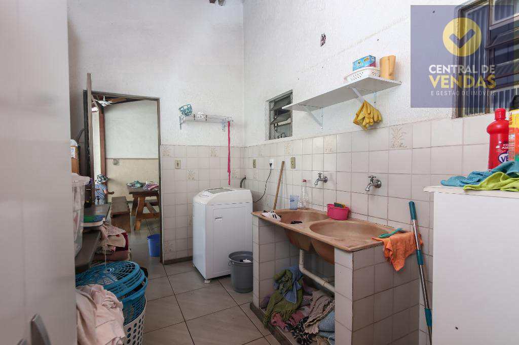 Casa à venda com 4 quartos, 360m² - Foto 35