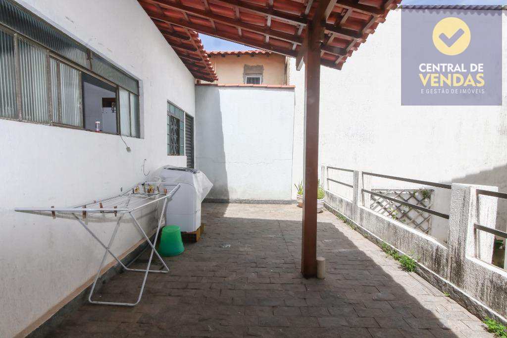 Casa à venda com 4 quartos, 360m² - Foto 37