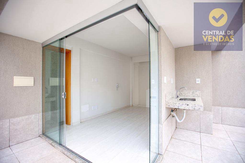 Apartamento à venda com 3 quartos, 66m² - Foto 1