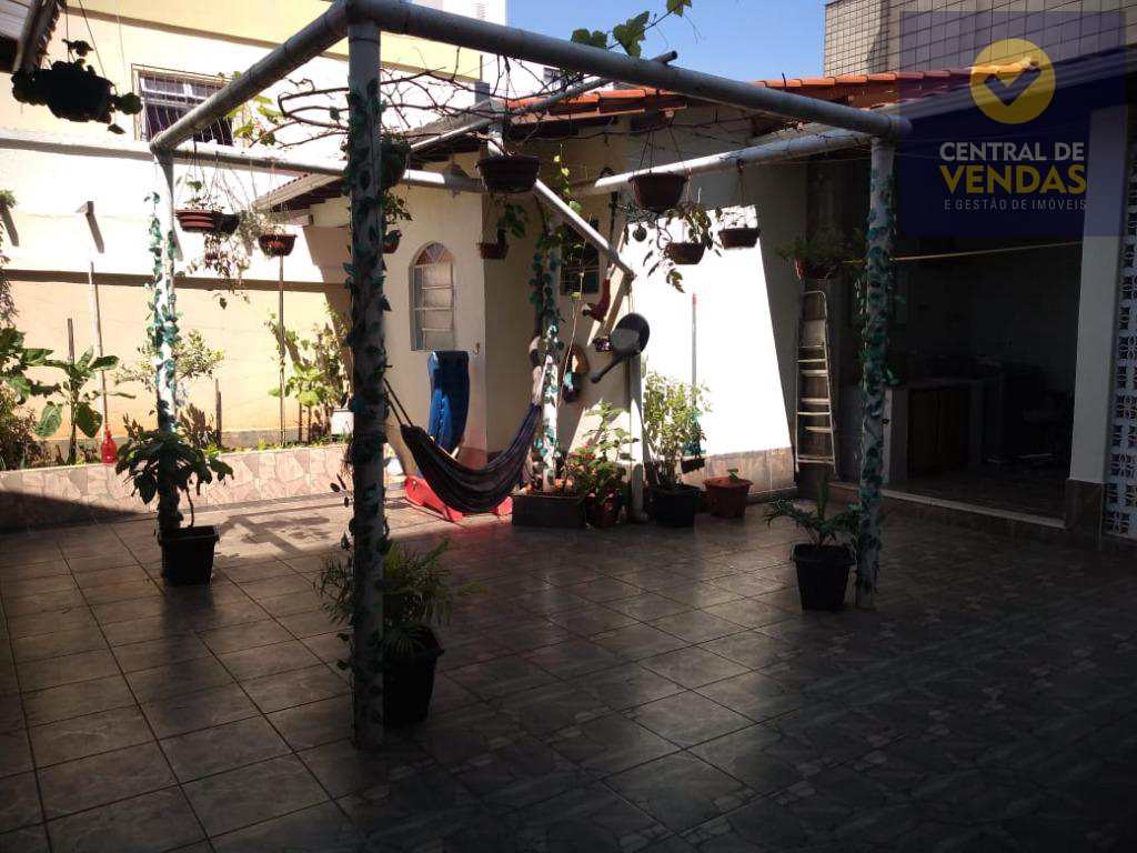 Casa à venda com 3 quartos, 360m² - Foto 15