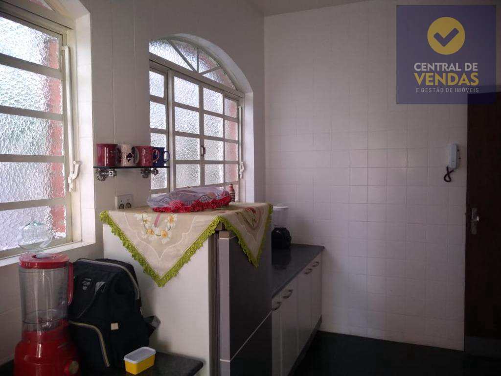 Casa à venda com 3 quartos, 360m² - Foto 21