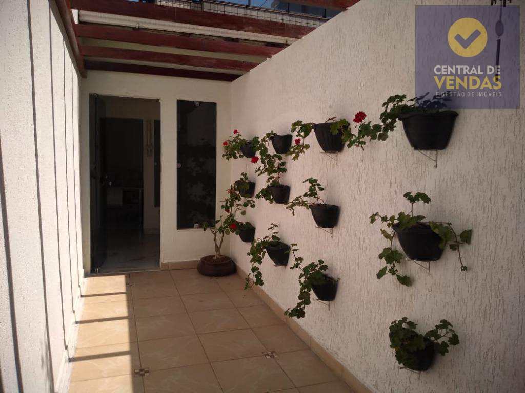 Casa à venda com 3 quartos, 360m² - Foto 1