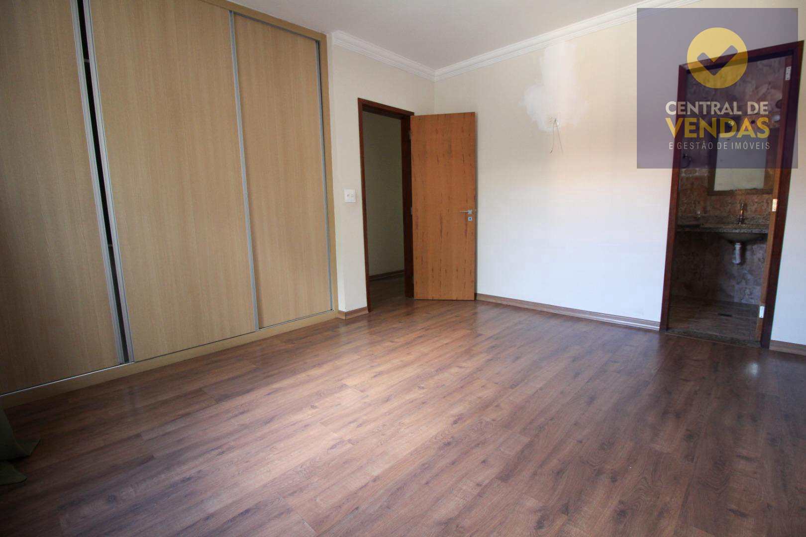 Casa à venda com 4 quartos, 360m² - Foto 13