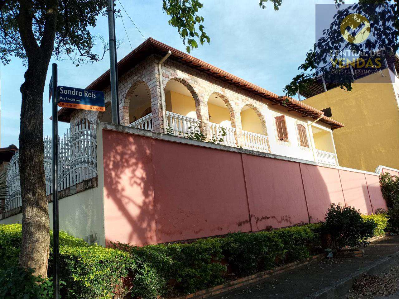 Casa à venda com 4 quartos, 375m² - Foto 2