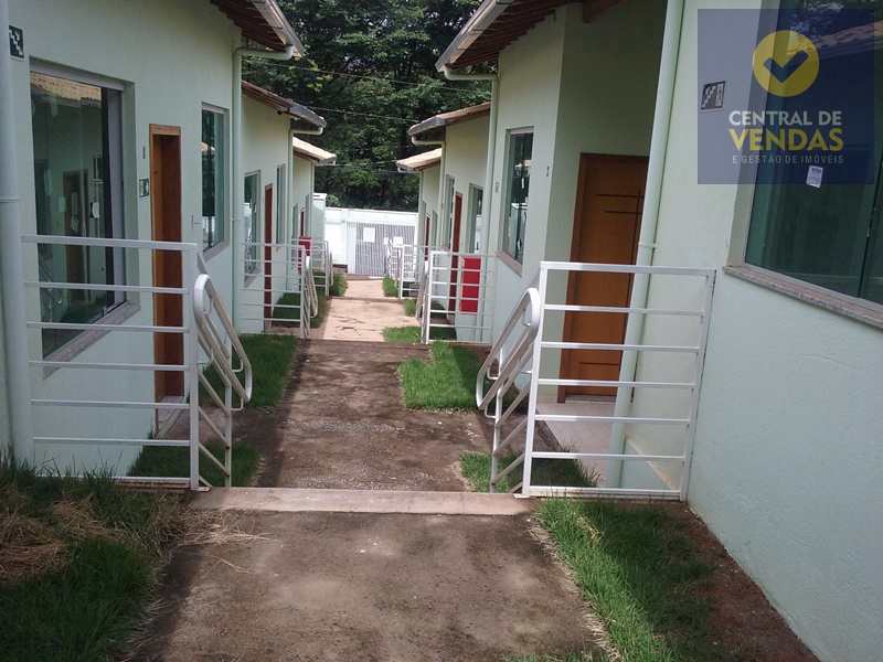 Casa à venda com 2 quartos, 55m² - Foto 1