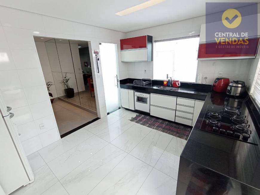 Casa à venda com 3 quartos, 180m² - Foto 8