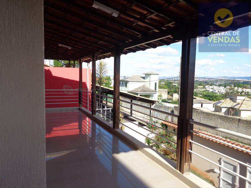 Casa à venda com 4 quartos, 377m² - Foto 2