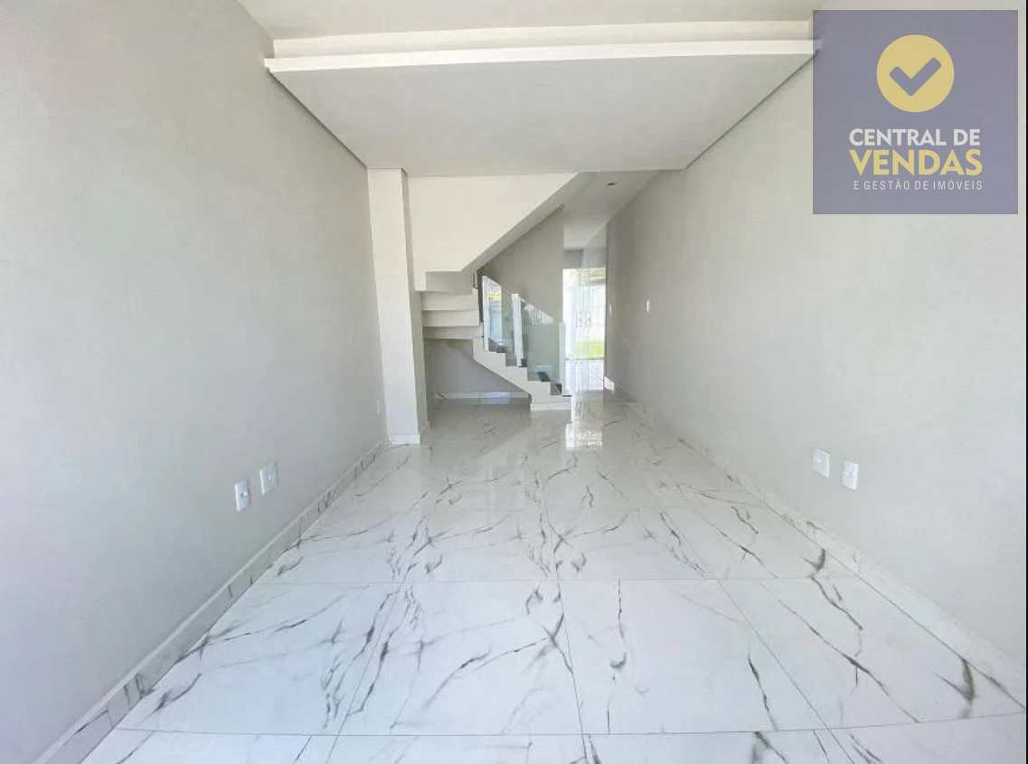 Casa à venda com 2 quartos, 71m² - Foto 1