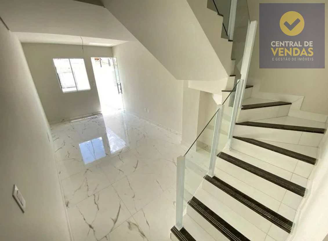 Casa à venda com 2 quartos, 71m² - Foto 2