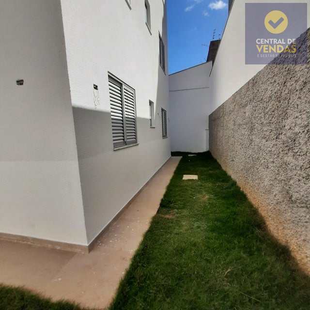 Apartamento à venda com 3 quartos, 75m² - Foto 3