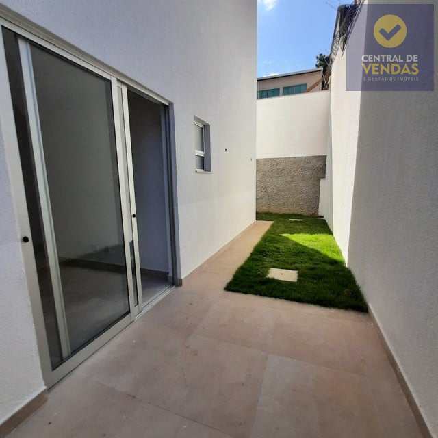 Apartamento à venda com 3 quartos, 75m² - Foto 1