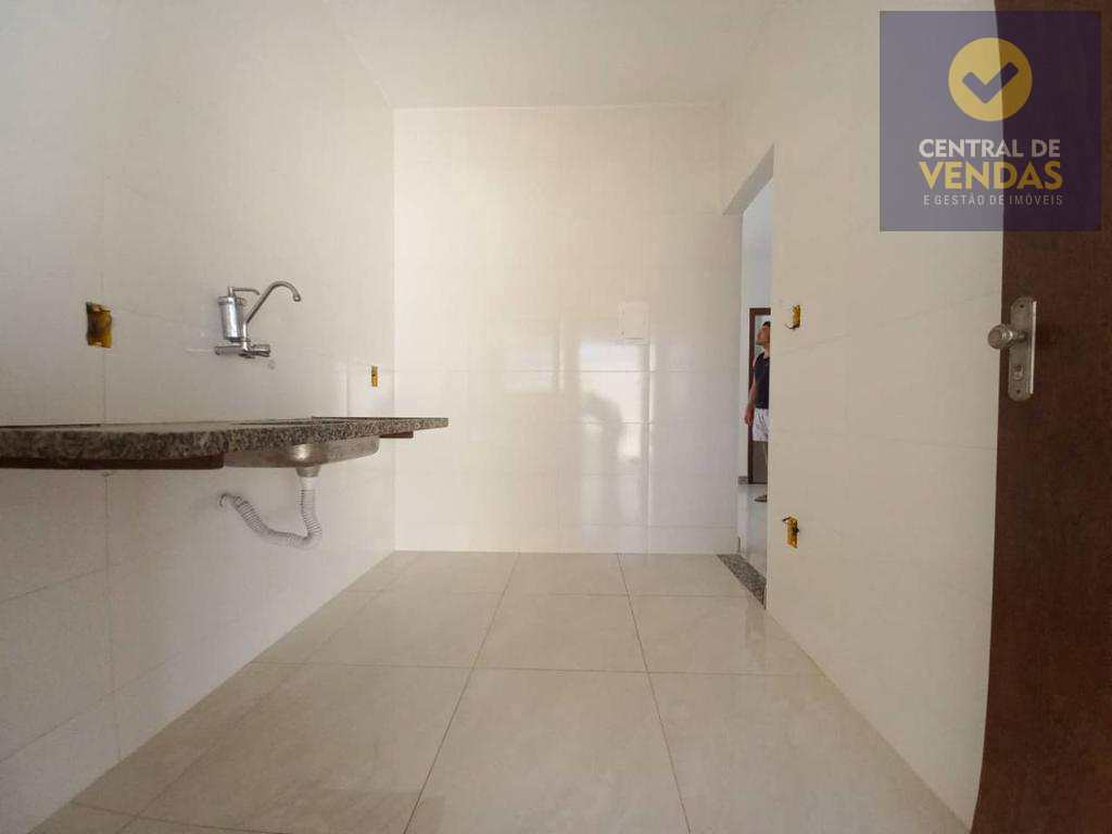 Casa à venda com 2 quartos, 60m² - Foto 4