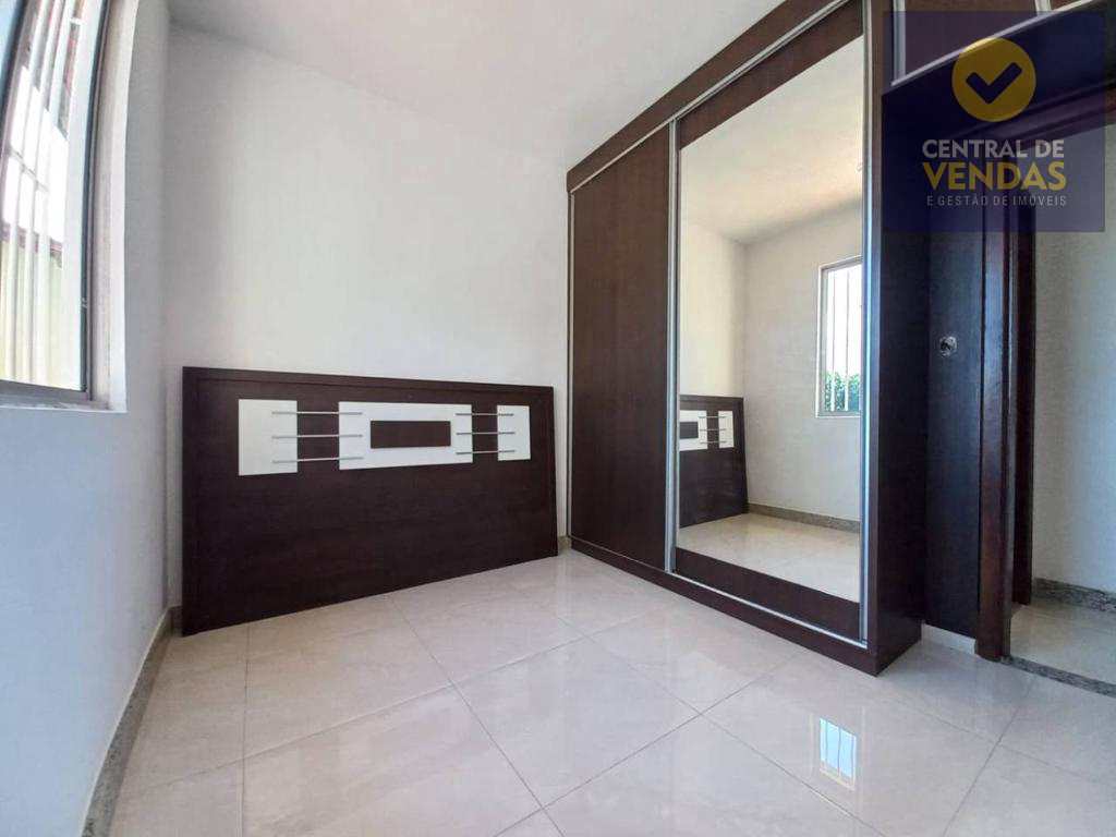 Casa à venda com 2 quartos, 60m² - Foto 2