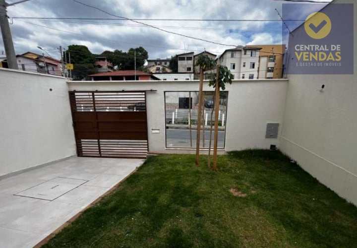 Casa à venda com 3 quartos, 86m² - Foto 1