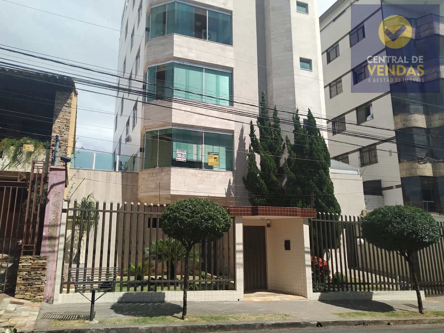 Apartamento à venda com 4 quartos, 240m² - Foto 2