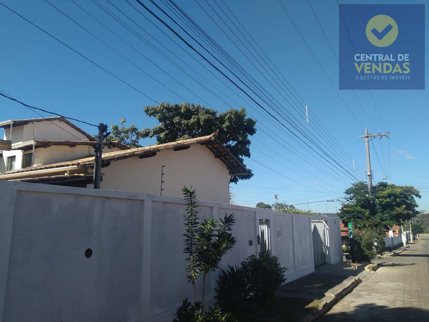 Casa à venda com 4 quartos, 460m² - Foto 2