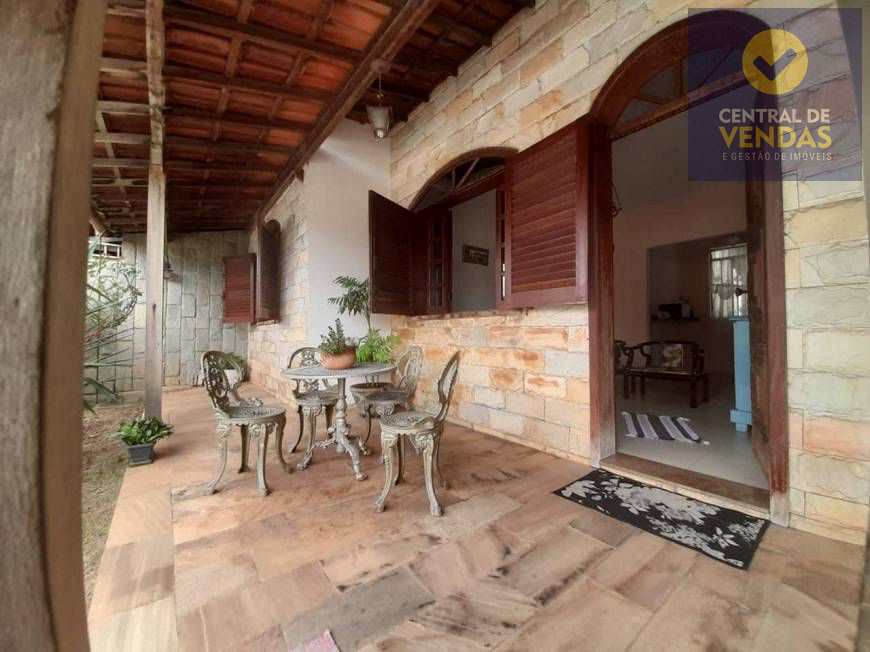 Casa à venda com 3 quartos, 118m² - Foto 1