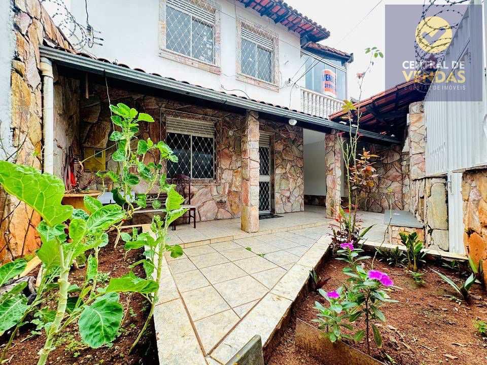 Casa à venda com 3 quartos, 194m² - Foto 2