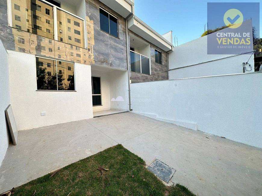 Casa à venda com 3 quartos, 120m² - Foto 1