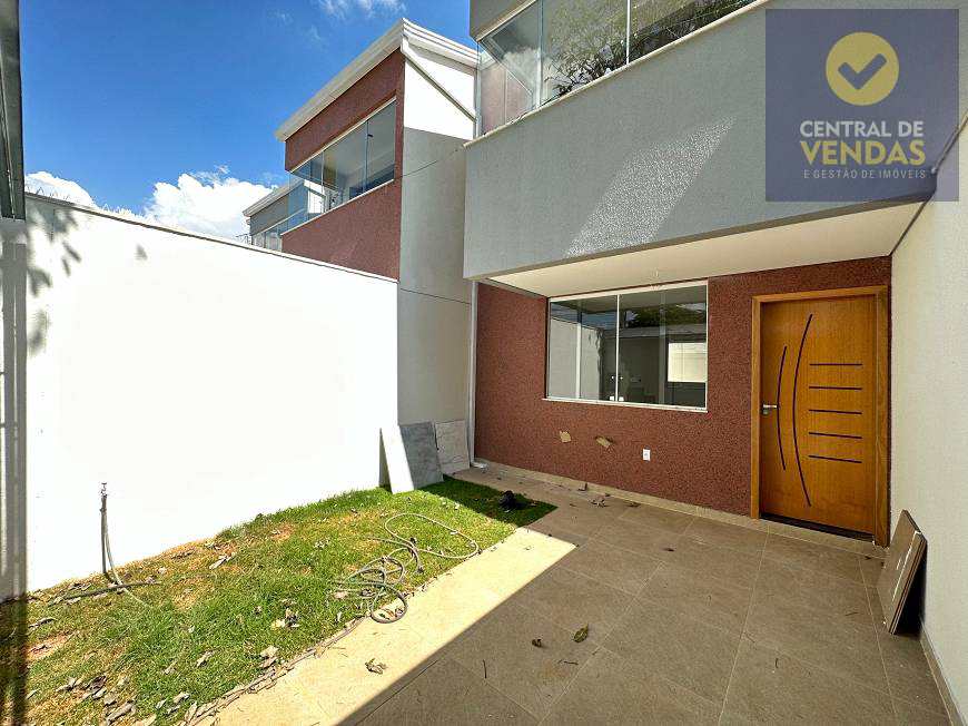 Casa à venda com 3 quartos, 116m² - Foto 1