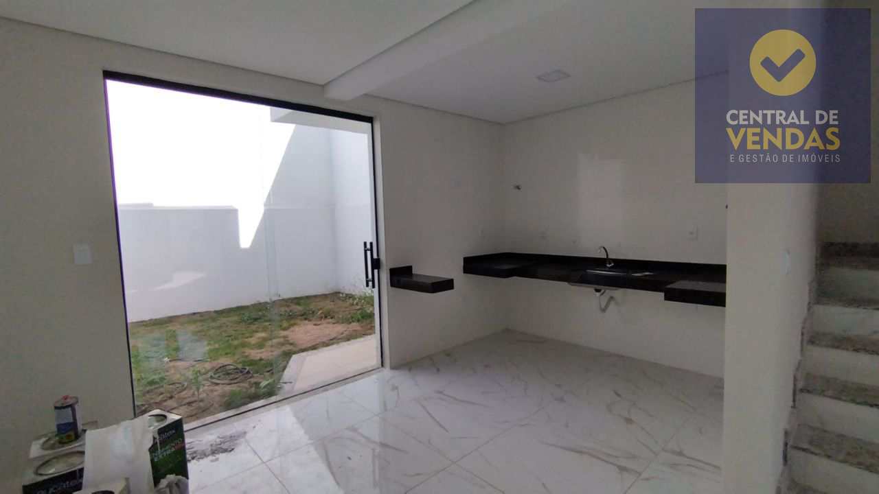 Casa à venda com 3 quartos, 148m² - Foto 2