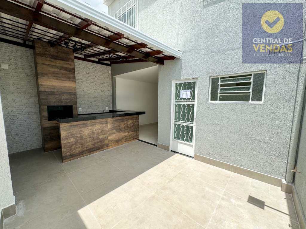 Casa à venda com 3 quartos, 120m² - Foto 1