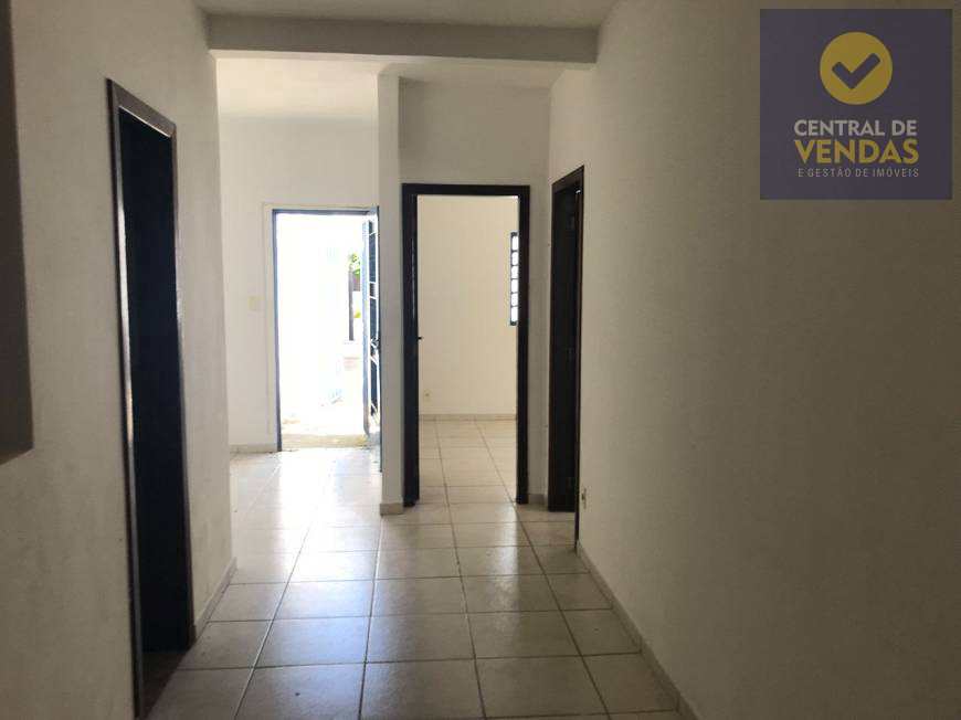 Casa à venda com 3 quartos, 360m² - Foto 1