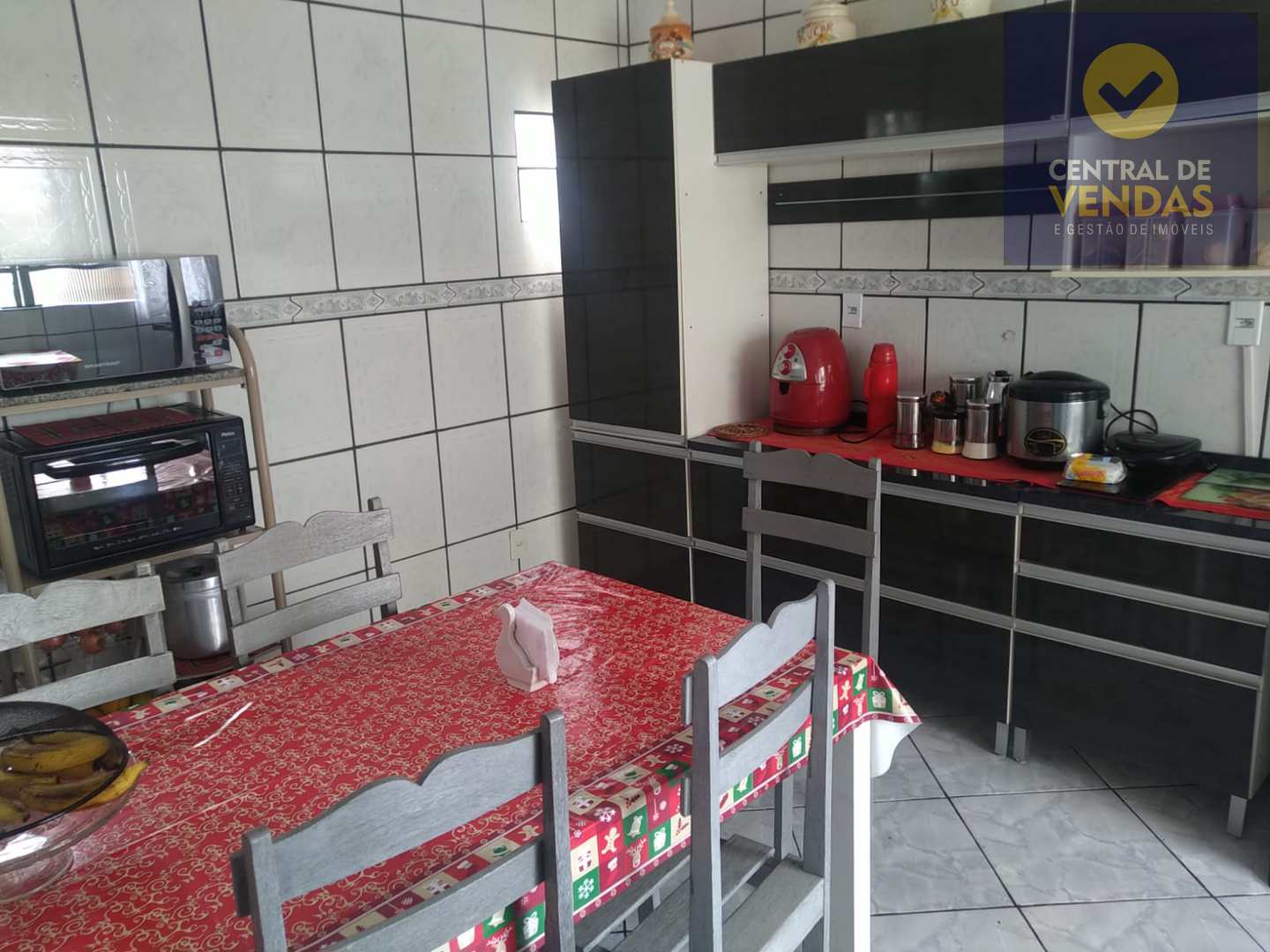 Casa à venda com 5 quartos, 300m² - Foto 1