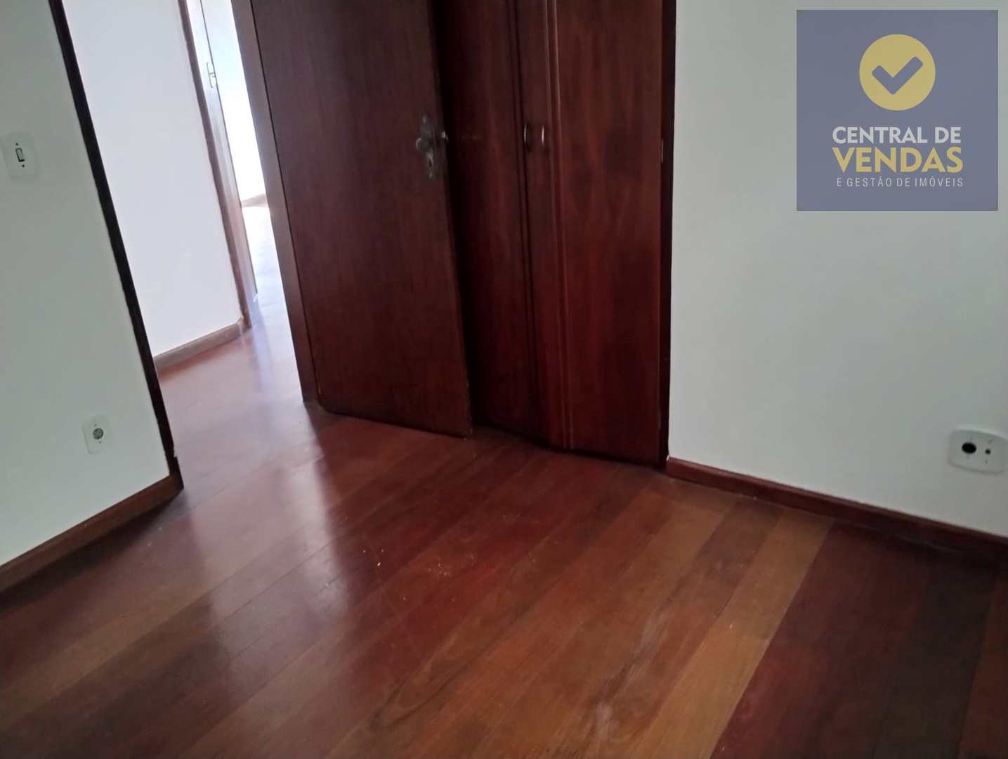 Casa para alugar com 5 quartos, 360m² - Foto 15