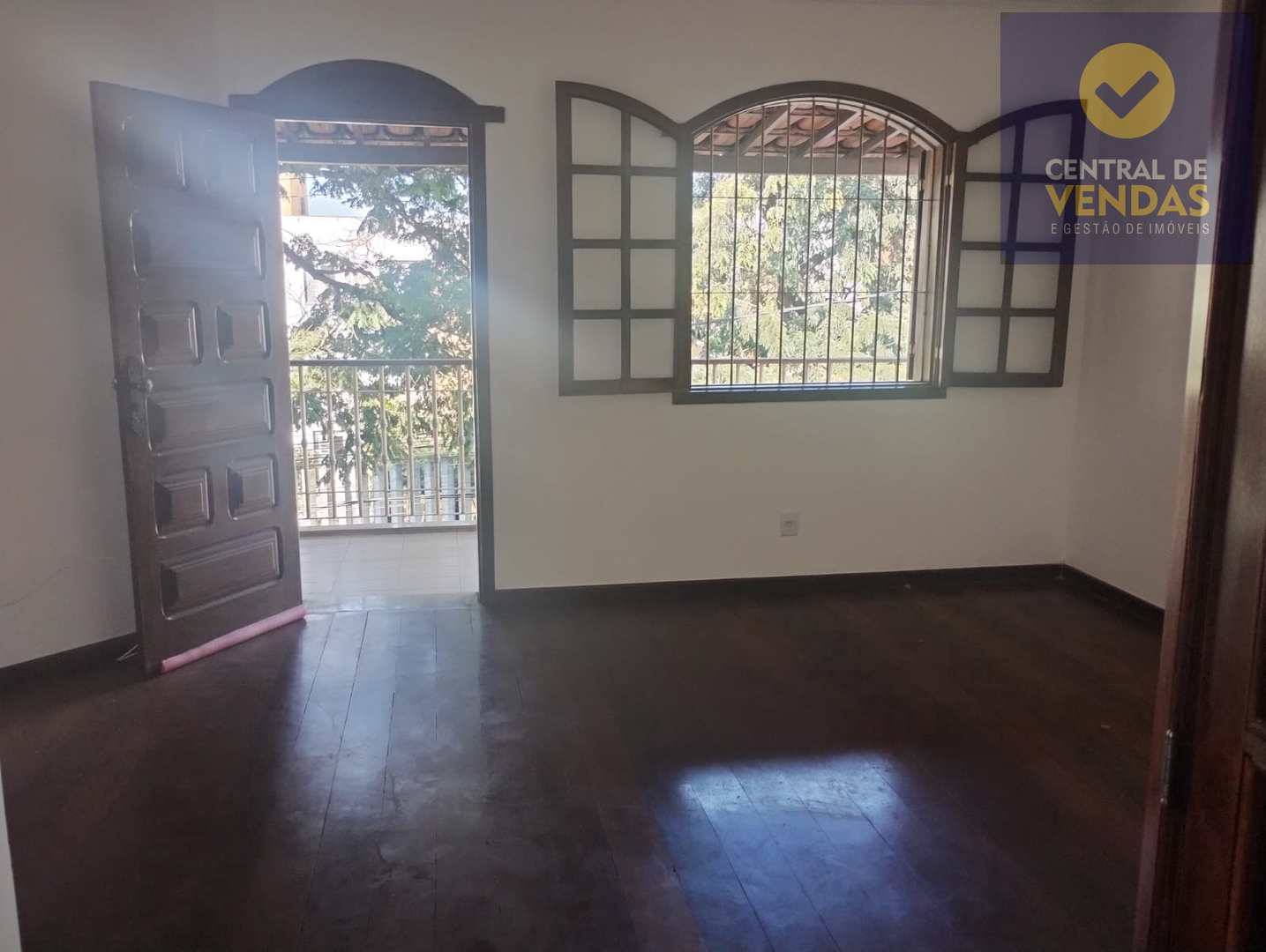 Casa para alugar com 5 quartos, 360m² - Foto 3