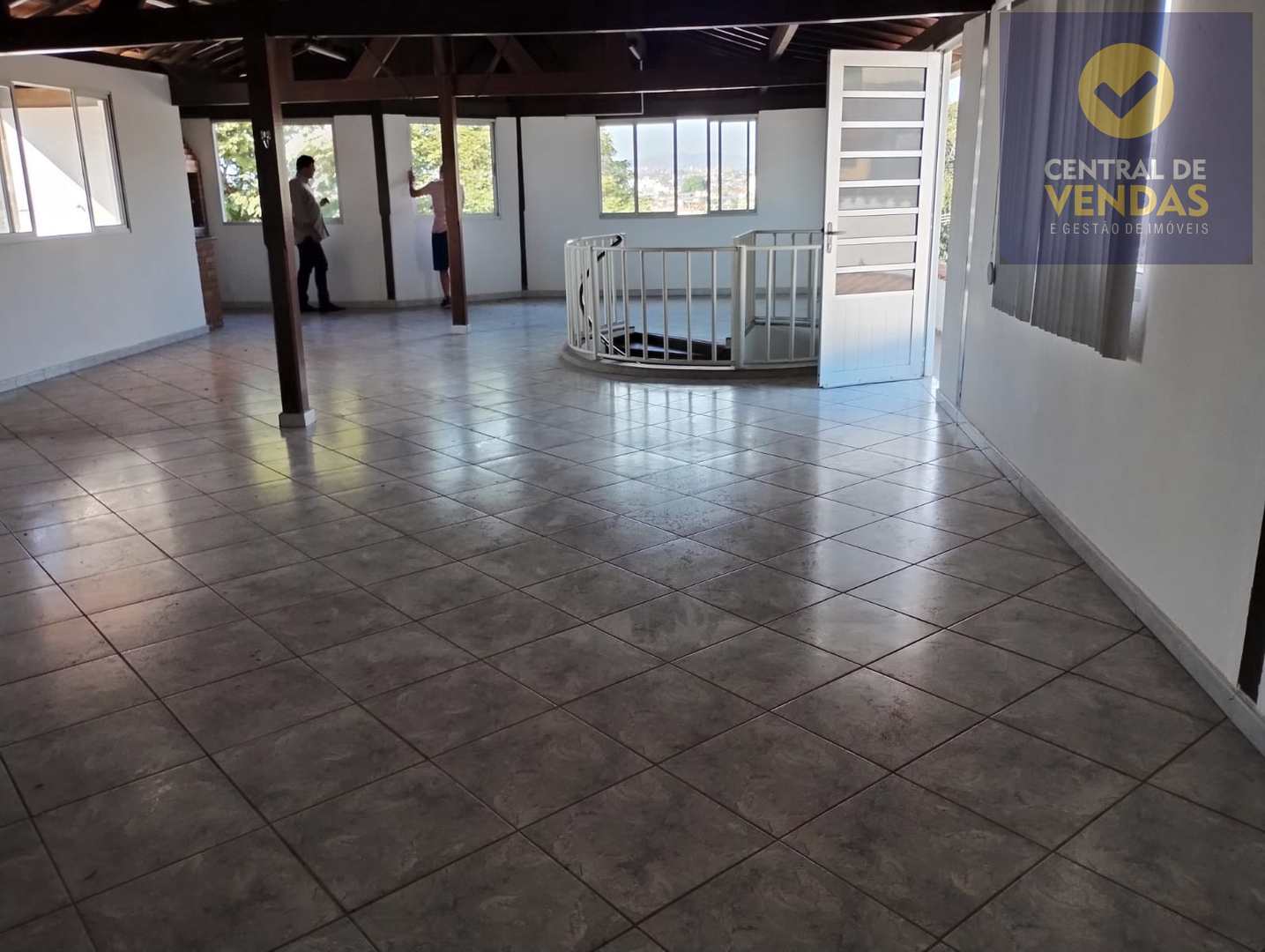 Casa para alugar com 5 quartos, 360m² - Foto 42