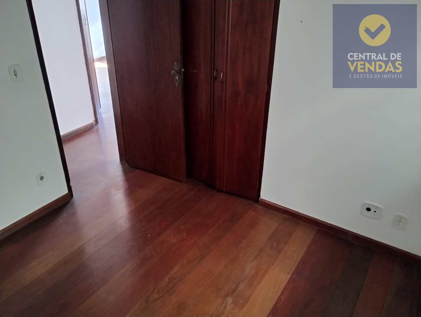 Casa para alugar com 5 quartos, 360m² - Foto 19