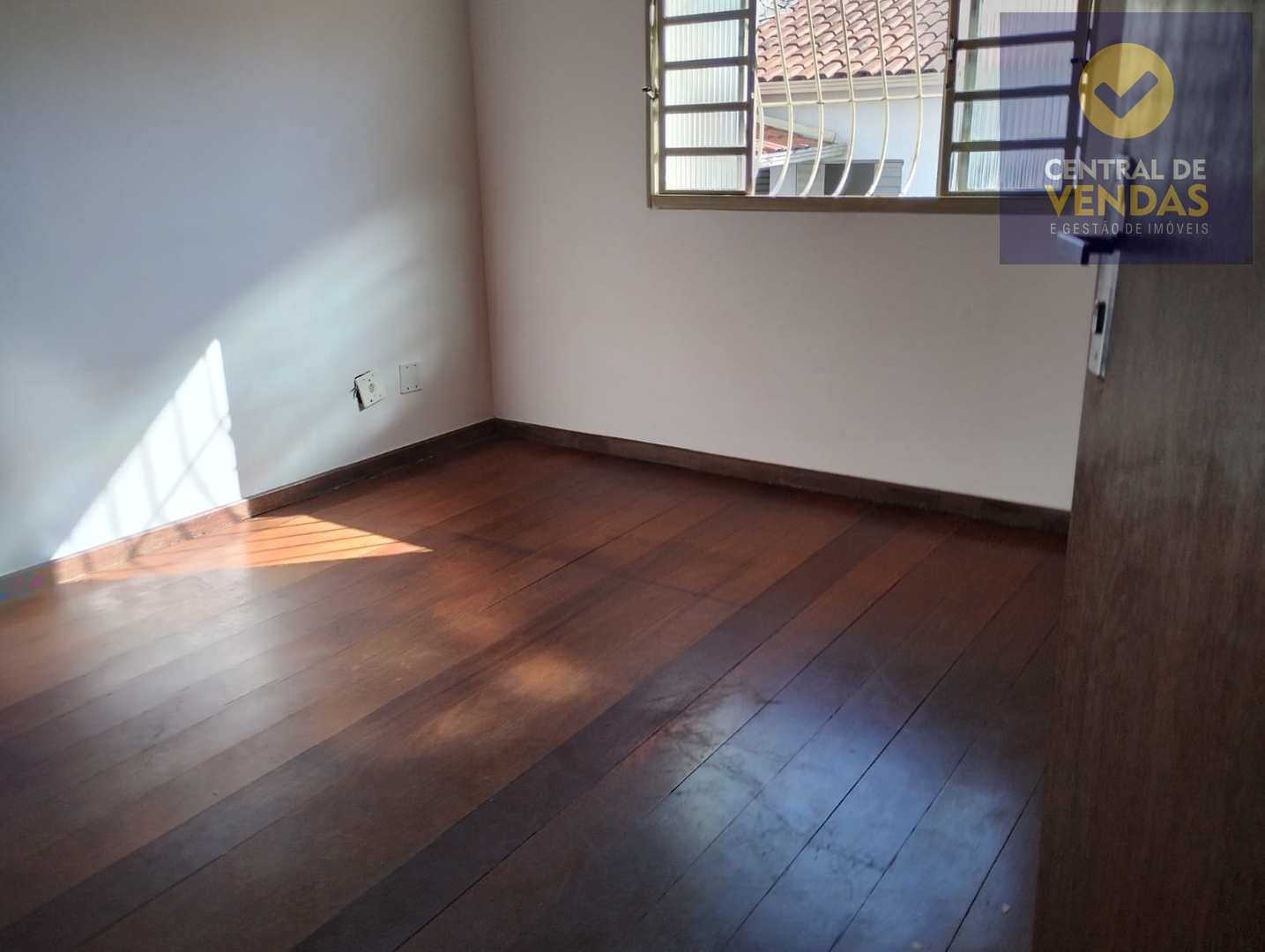 Casa para alugar com 5 quartos, 360m² - Foto 12