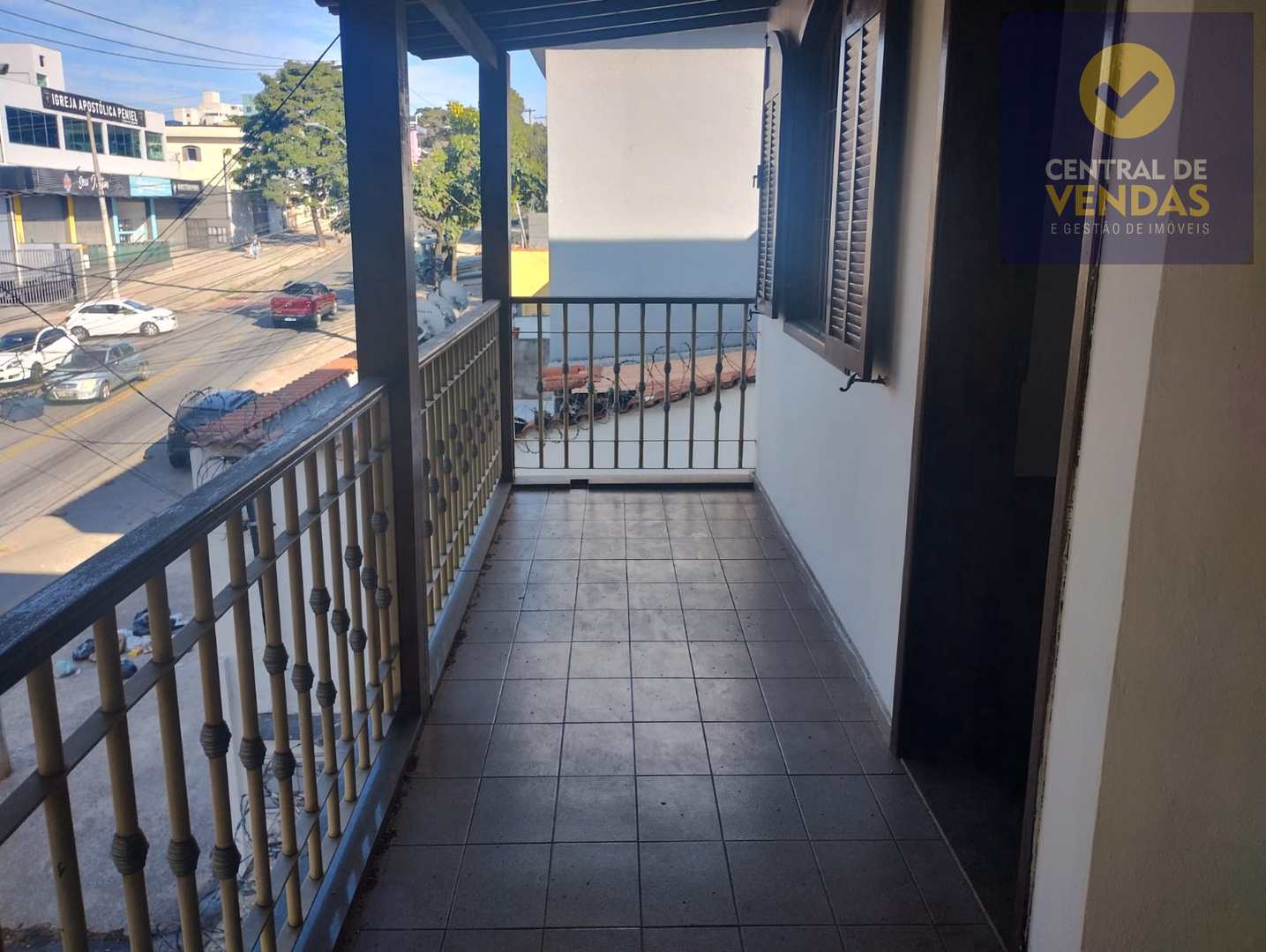 Casa para alugar com 5 quartos, 360m² - Foto 2