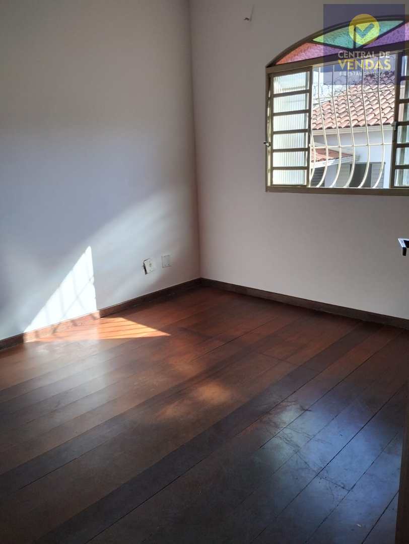 Casa para alugar com 5 quartos, 360m² - Foto 24