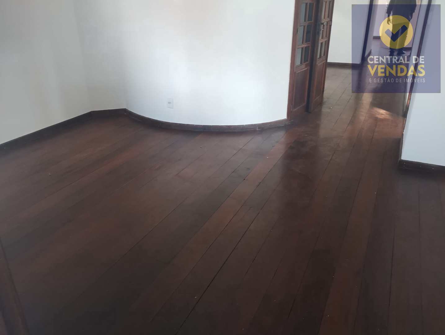 Casa para alugar com 5 quartos, 360m² - Foto 4