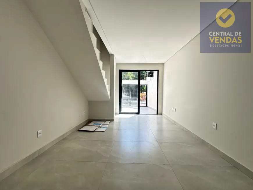 Casa à venda com 2 quartos, 84m² - Foto 1